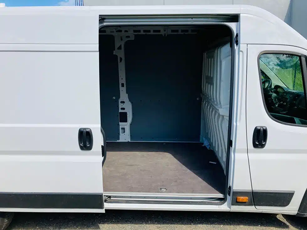 Peugeot Boxer Bok – JS Autopůjčovna